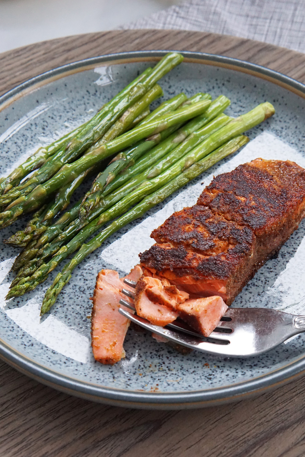 Blackened salmon with asparagus