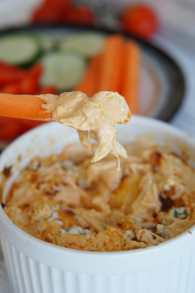 keto buffalo chicken dip