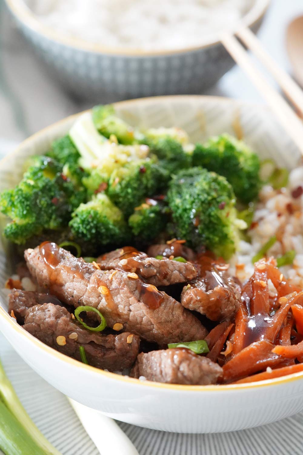 Low-carb teriyaki beef bowl